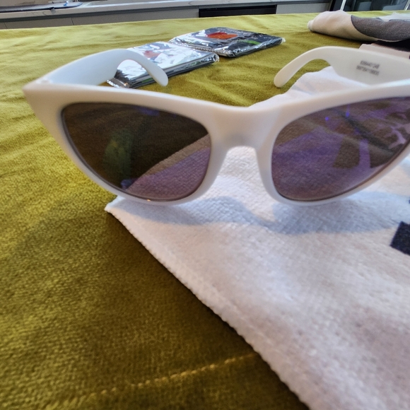 - 🏀 Timberwolves Playoff Pack – XL Tees + Game Gear 2024 Event - Picture 7 of 11